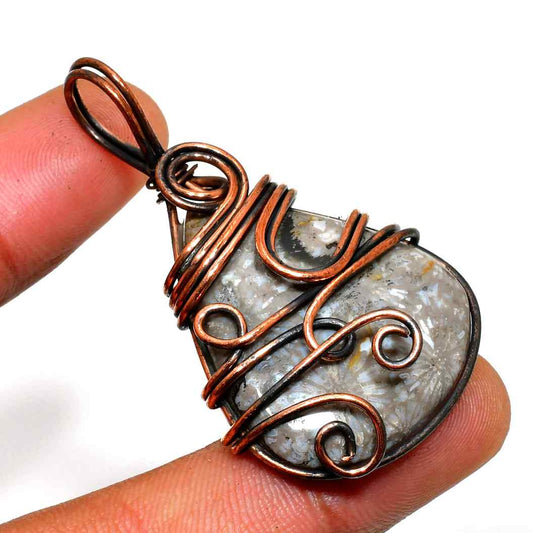Rustic Radiance – Agate & Copper Pendant