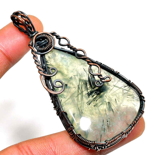 Serenity’s Embrace – Green Quartz Copper Pendant
