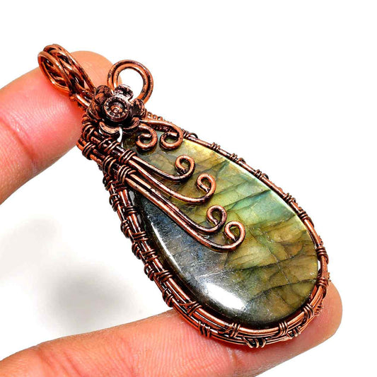Aurora’s Shield – Copper-Wrapped Labradorite Pendant
