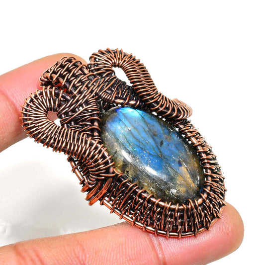 Selene’s Gaze – Labradorite Copper Pendant