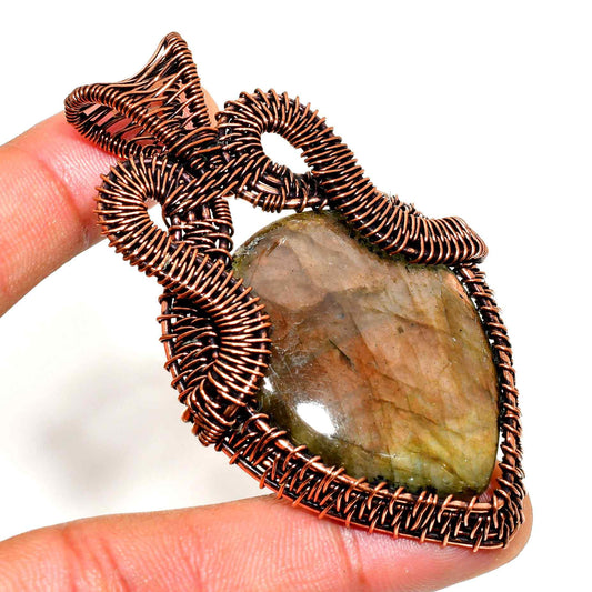Seraphine’s Heart – Labradorite Copper Pendant