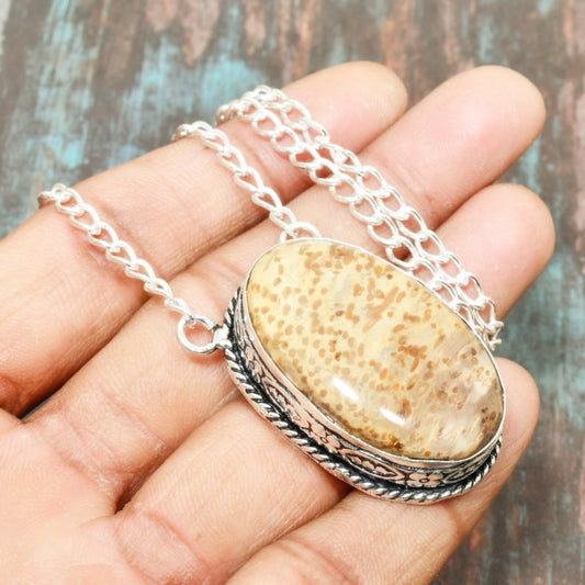Desert Radiance – Sterling Silver Sunstone Necklace