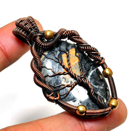 Gaia’s Embrace – Agate Copper Pendant