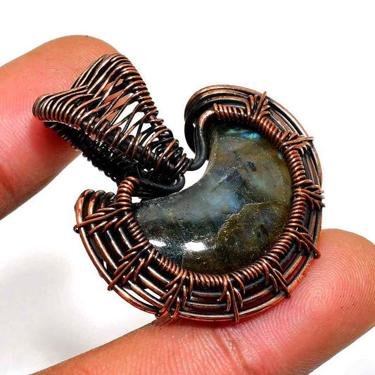 Aurora’s Veil – Labradorite Copper Pendant