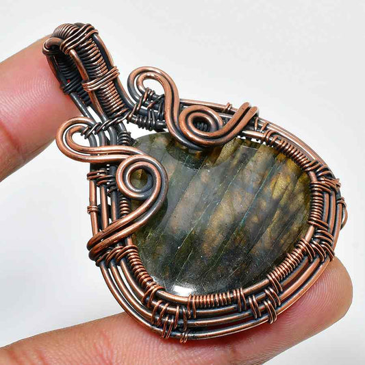 Earth’s Whisper – Copper-Wrapped Labradorite Pendant