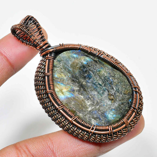 Seraphina’s Embrace – Labradorite Copper Pendant