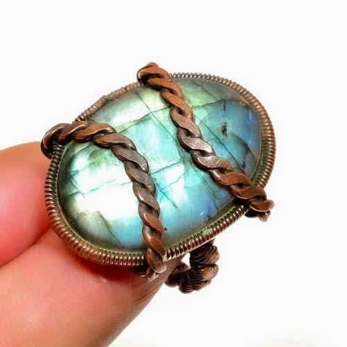 Aurora’s Gleam – Oxidized Copper Labradorite Ring