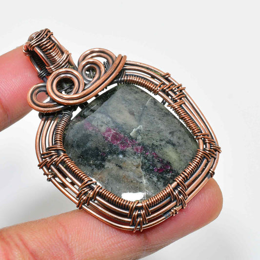 Mystique Eclipse – Labradorite Copper Pendant