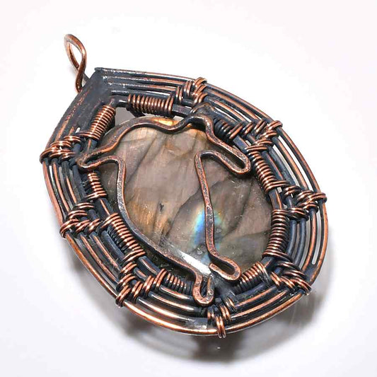 Mystic Reflection – Labradorite Copper Pendant