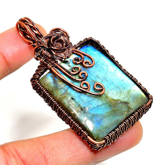 Aurora Blossom – Labradorite Copper Pendant