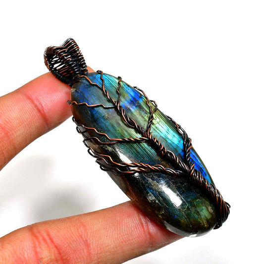 Ember’s Essence – Labradorite & Antique Copper Pendant