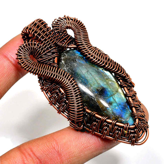 Astra’s Halo – Labradorite & Copper Pendant