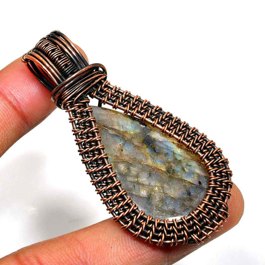 Aurora’s Glow – Labradorite Copper Pendant