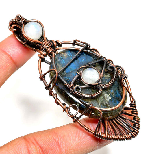 Celestial Guardian – Labradorite Copper Pendant