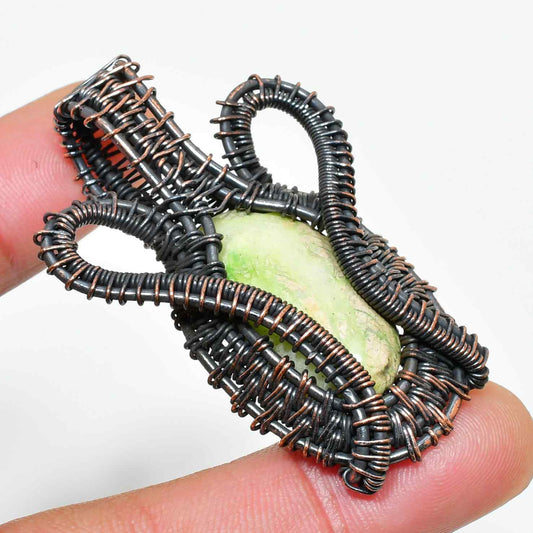 Emerald Embrace – Raw Emerald Copper Pendant
