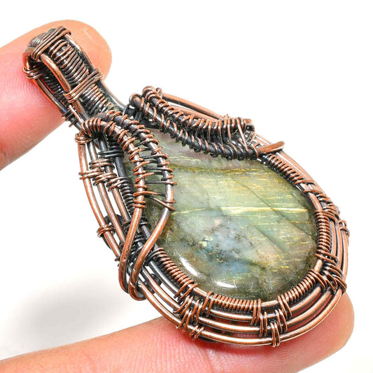 Radiant Spirit – Labradorite Copper Pendant