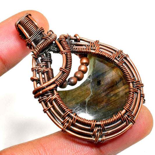 Selene’s Shroud – Labradorite Copper Pendant