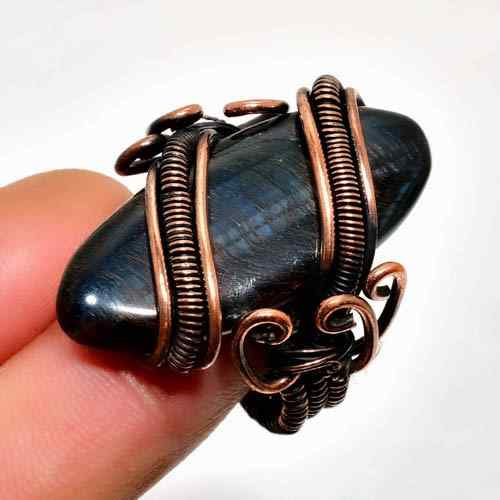 Luna’s Guardian – Labradorite Copper Ring