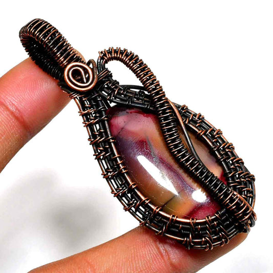 Ember’s Embrace – Agate & Darkened Copper Pendant