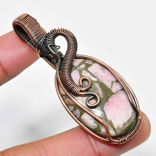 Spirit’s Embrace – Copper-Wrapped Healing Stone Pendant