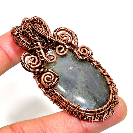 Moonlit Aura – Labradorite Copper Pendant