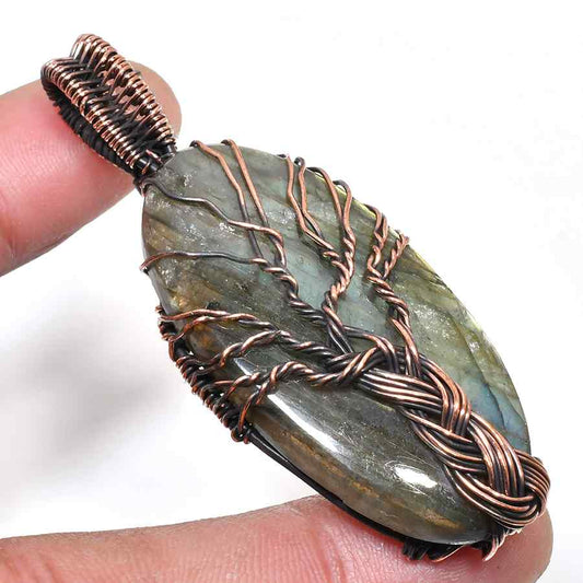 Aurora’s Whisper – Labradorite Copper Pendant