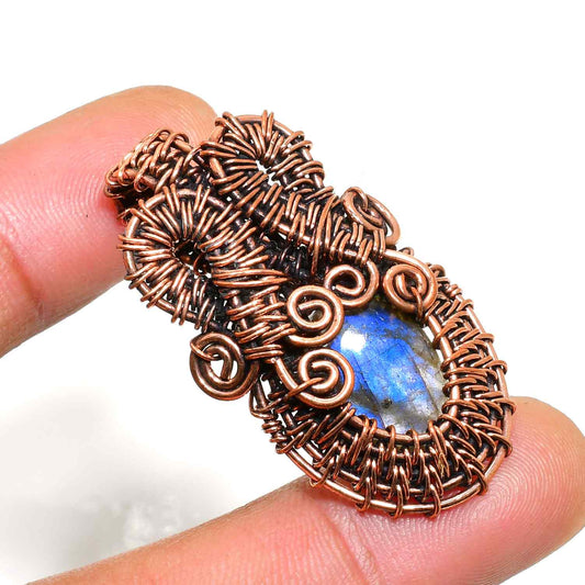 Aurora’s Glow – Labradorite & Copper Pendant