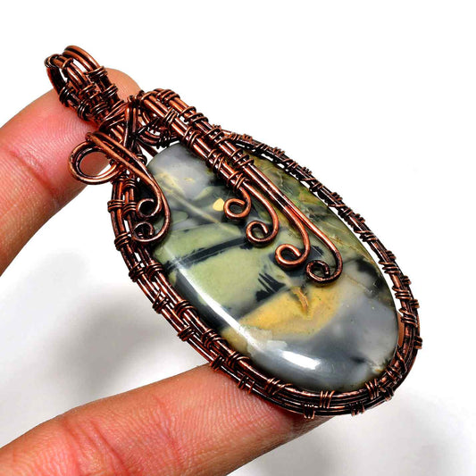 Mystic Harmony – Copper-Wrapped Gemstone Pendant