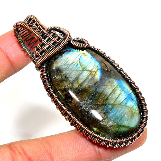 Selene’s Glow – Labradorite Copper Pendant