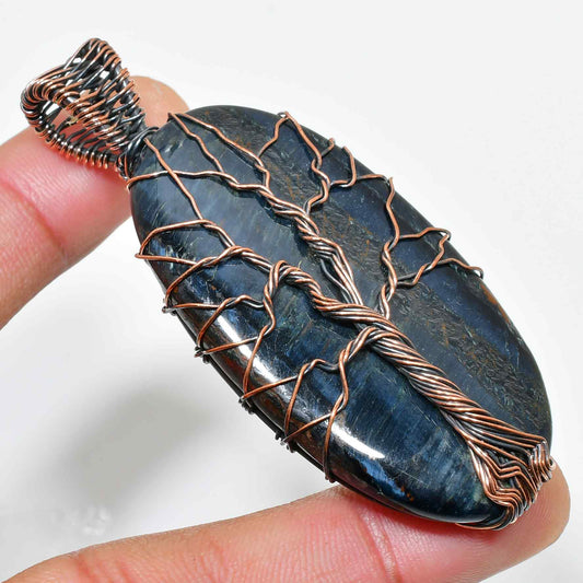 Aurora’s Shield – Labradorite Copper Pendant