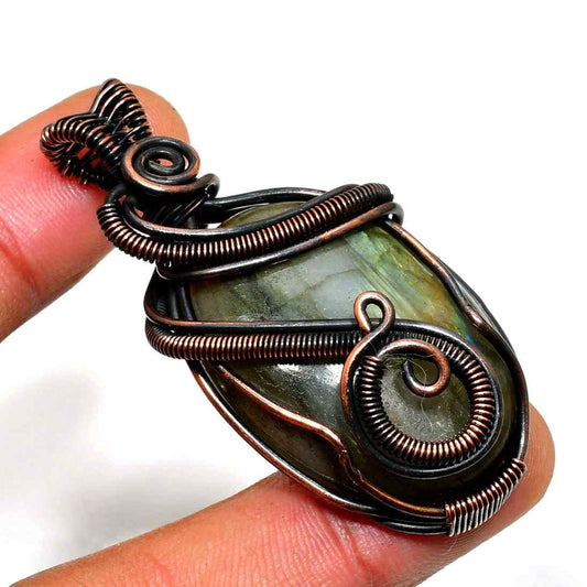 Mystic Harmony – Labradorite & Copper Pendant