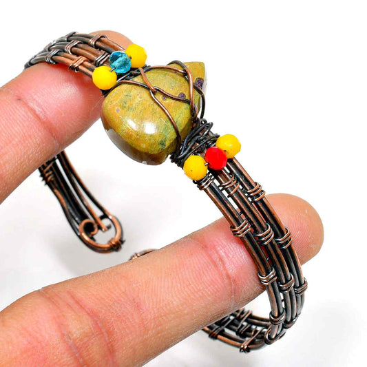 Golden Muse – Verdant Spark Wire-Wrapped Bracelet