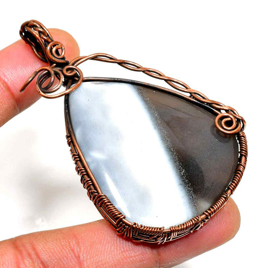 Terra’s Harmony – Copper Wrapped Agate Pendant