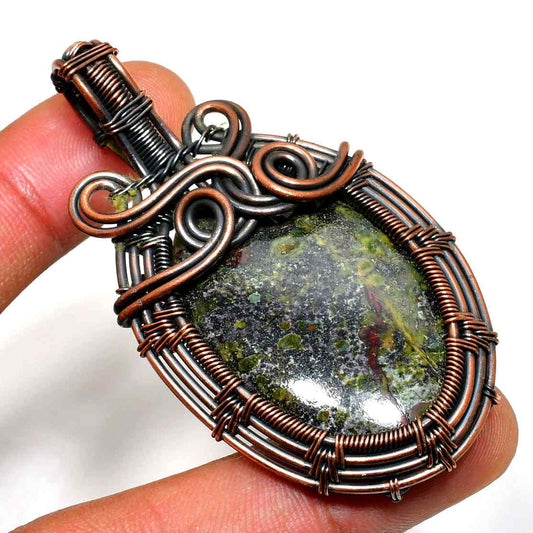 Shadow’s Embrace – Obsidian Bronze Pendant