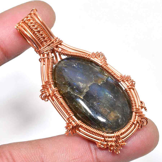 Selene’s Radiance – Labradorite Copper Pendant
