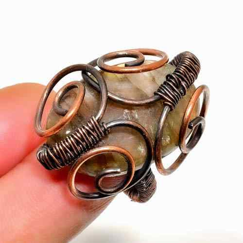 Aurora’s Embrace – Labradorite Copper Ring
