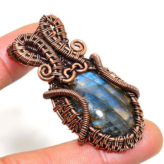 Celestial Embrace – Labradorite & Oxidized Copper Pendant