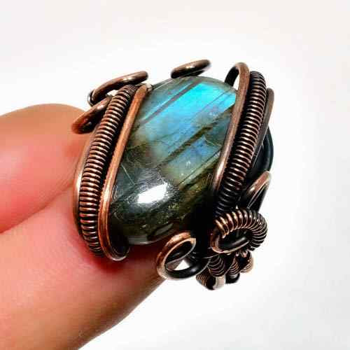 Moonlit Gateway – Labradorite Copper Ring