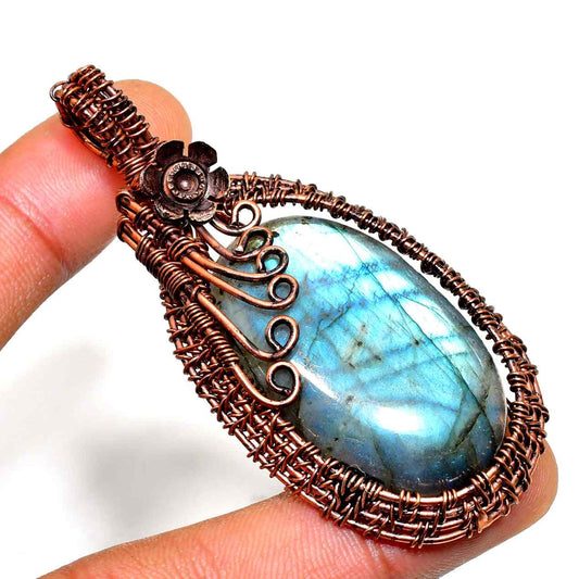 Selene’s Shield – Labradorite Copper Pendant