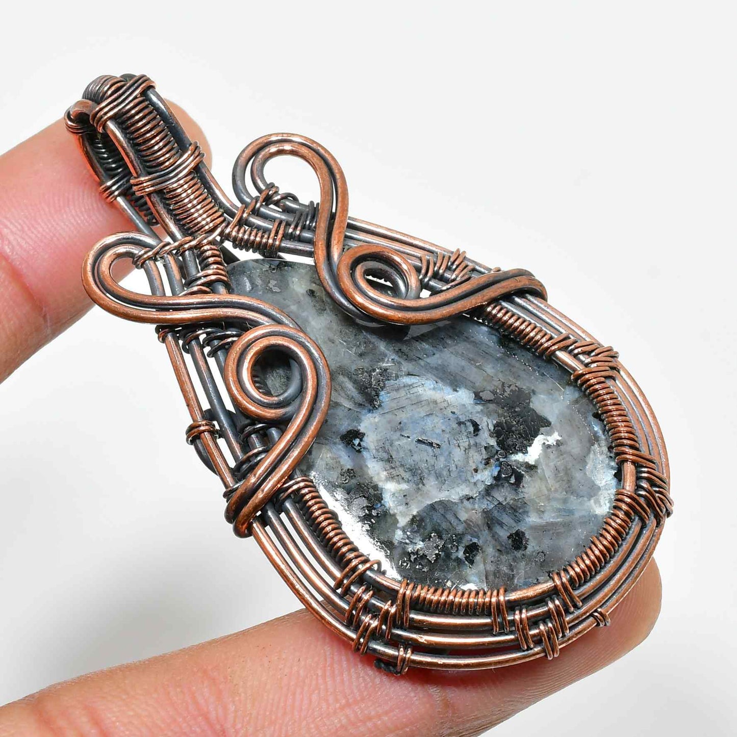 Lyra’s Dream – Labradorite Copper Dreamcatcher Pendant