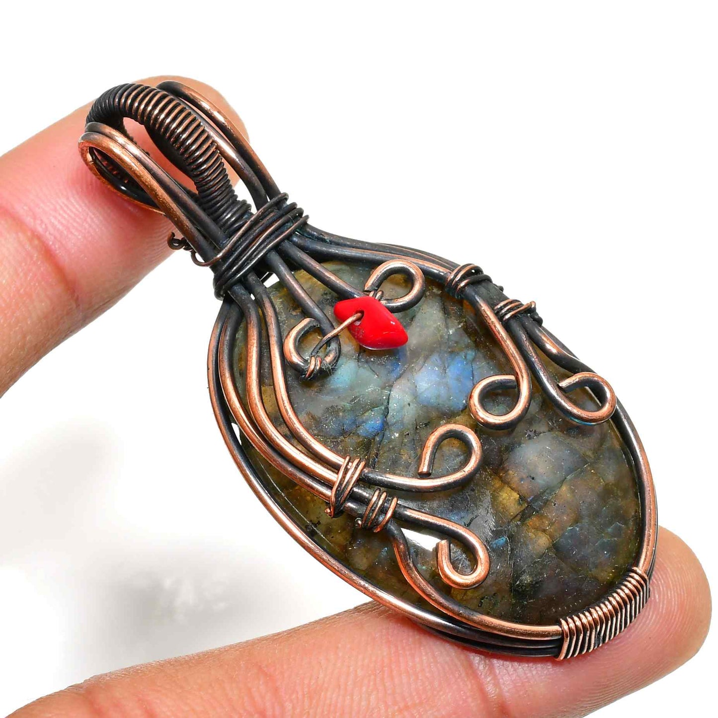 Aurora’s Radiance – Labradorite Copper Pendant