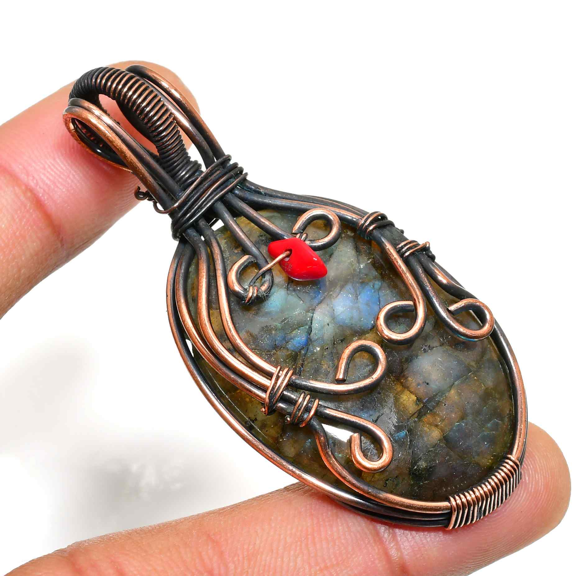 Aurora’s Radiance – Labradorite Copper Pendant