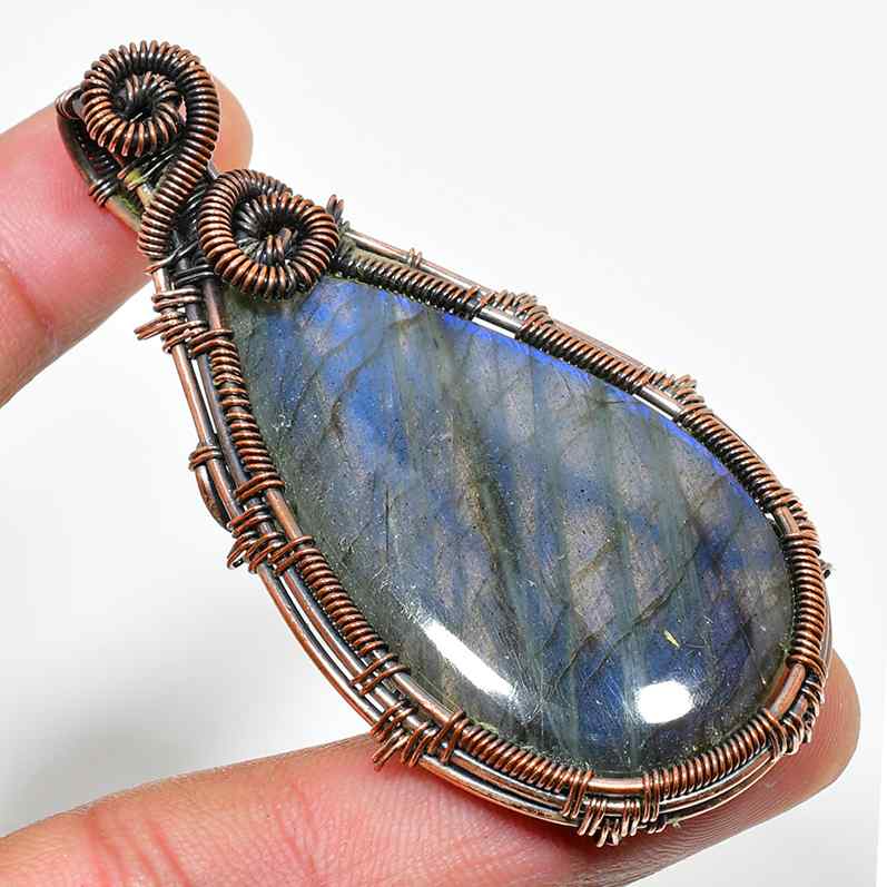 Mystic Aurora – Labradorite Copper Pendant