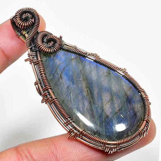 Mystic Aurora – Labradorite Copper Pendant