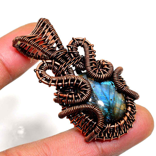 Selene’s Prism – Copper-Wrapped Labradorite Pendant