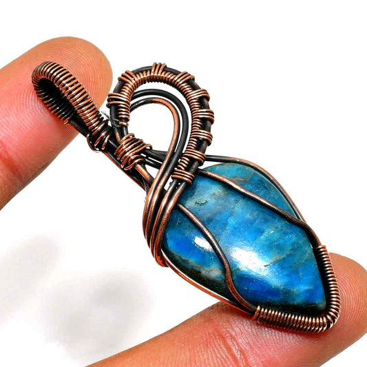 Celestial Harmony – Copper Labradorite Pendant
