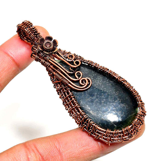 Verdant Embrace – Green Quartz Copper Pendant