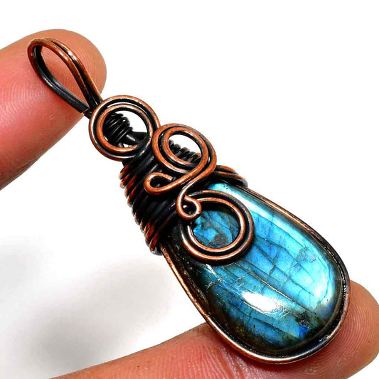 Celestial Cascade – Labradorite & Blackened Copper Pendant