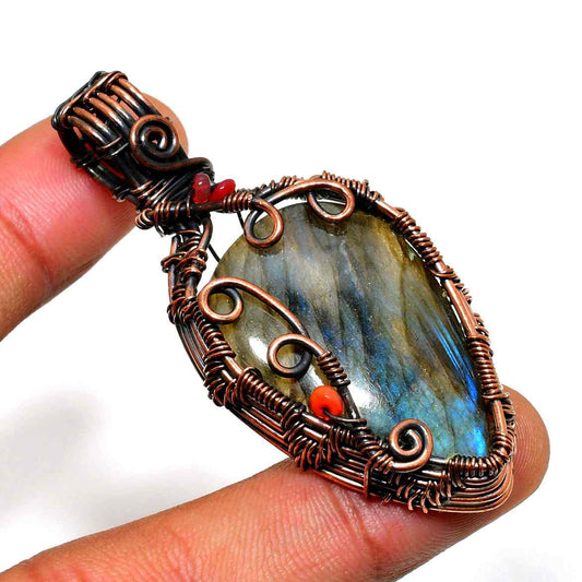 Aurora’s Embrace – Copper-Wrapped Labradorite Pendant