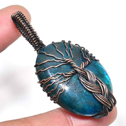 Aurora’s Veil – Labradorite Copper Pendant